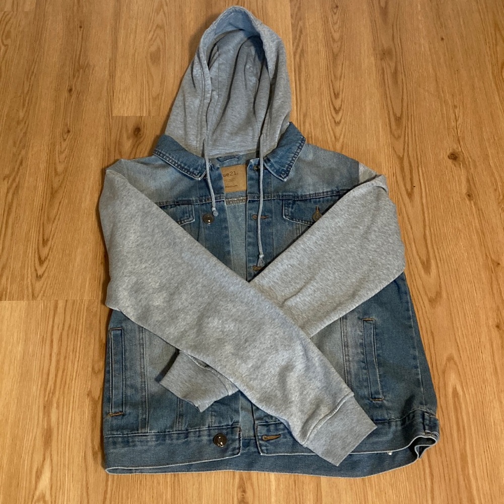 Rue 21 Washed Jean Jacket. Mixed fabrics